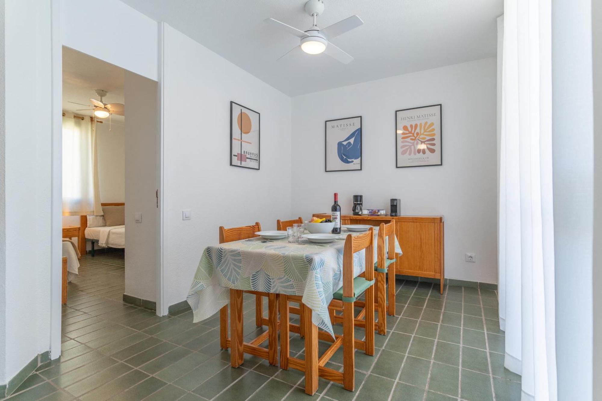 Go2Tenerife Apart Sira Family, Pool & Beach 플라야데라스아메리카스 외부 사진
